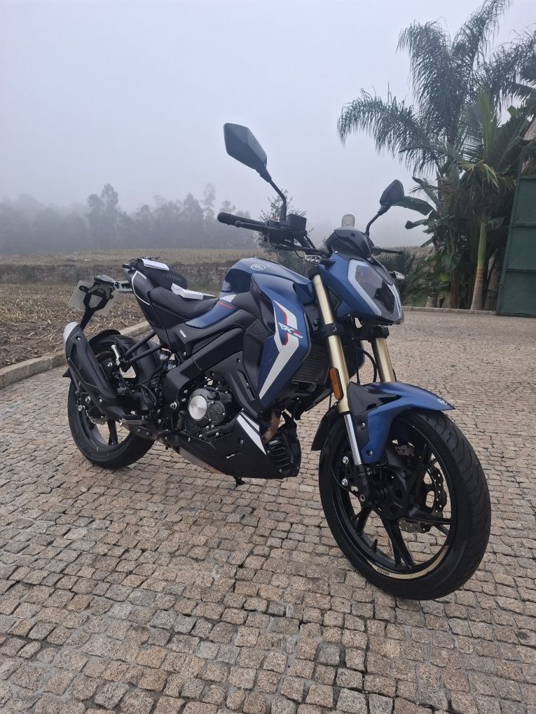 Keeway Rkf 125 de 12/2023 com livro de revisões