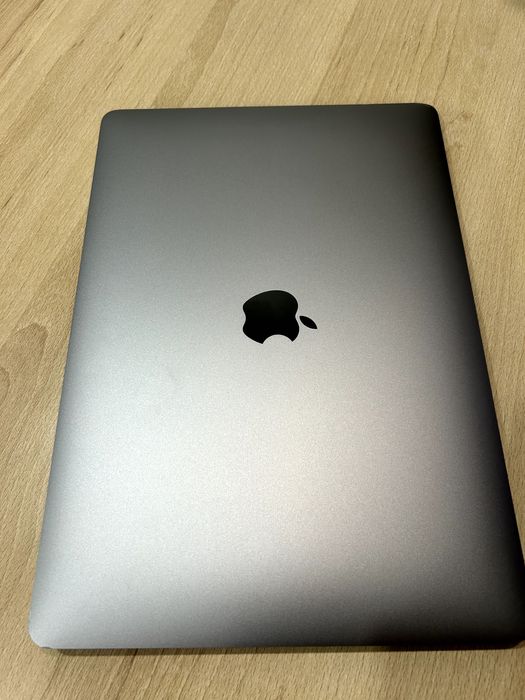 MacBook Air 13 2020 (8/256гб)