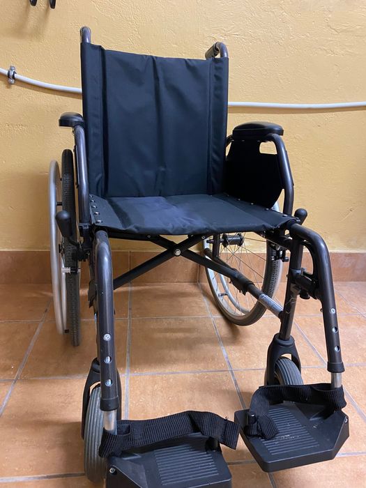 Wózek inwalidzki vermeire D200 ze stopów lekkich