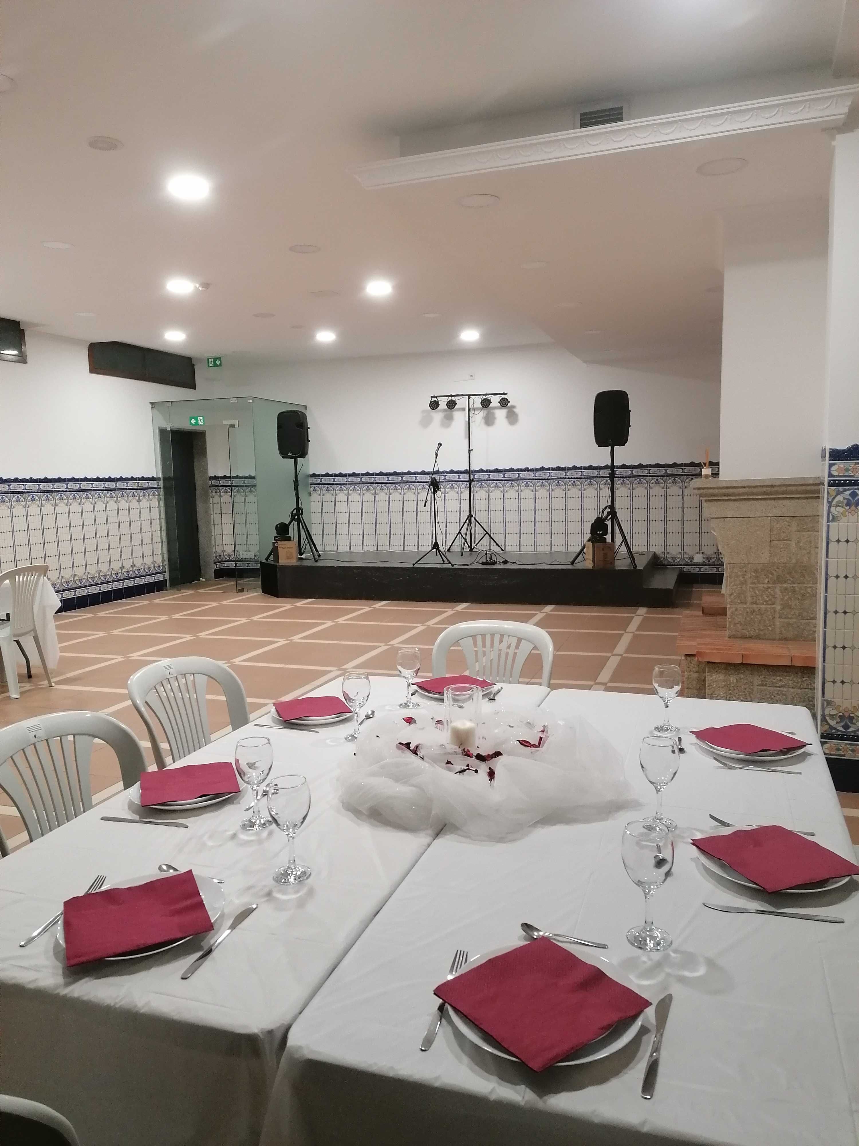 Aluguer do espaço/hora: reuniões, palestras, festas, aulas e formações