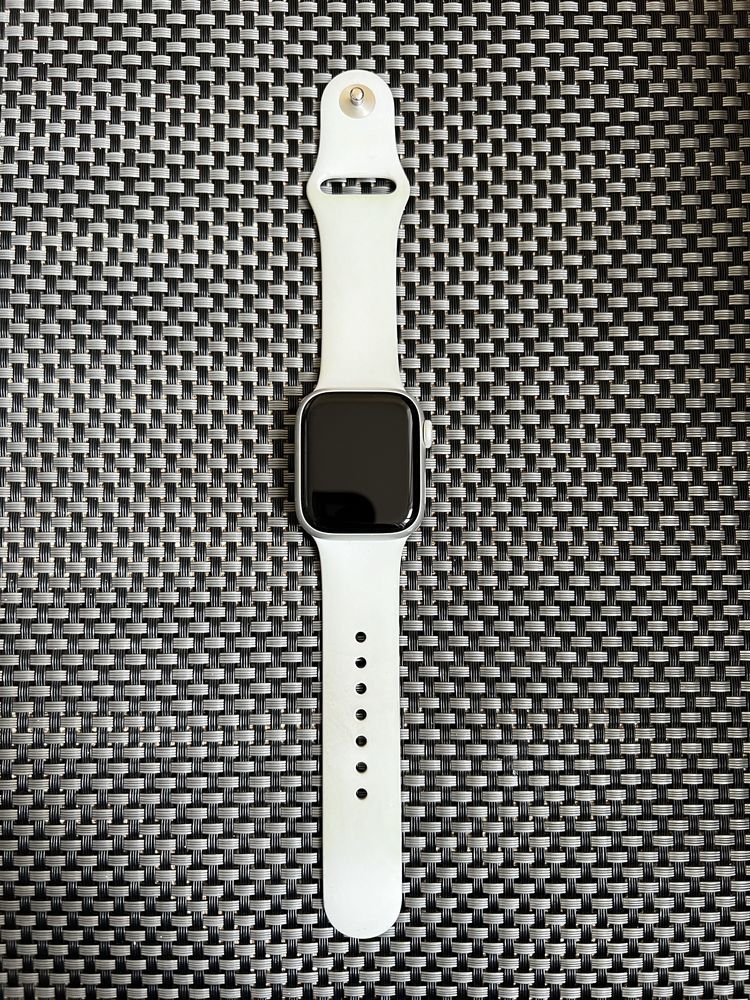 Продам Apple Watch 8 41mm