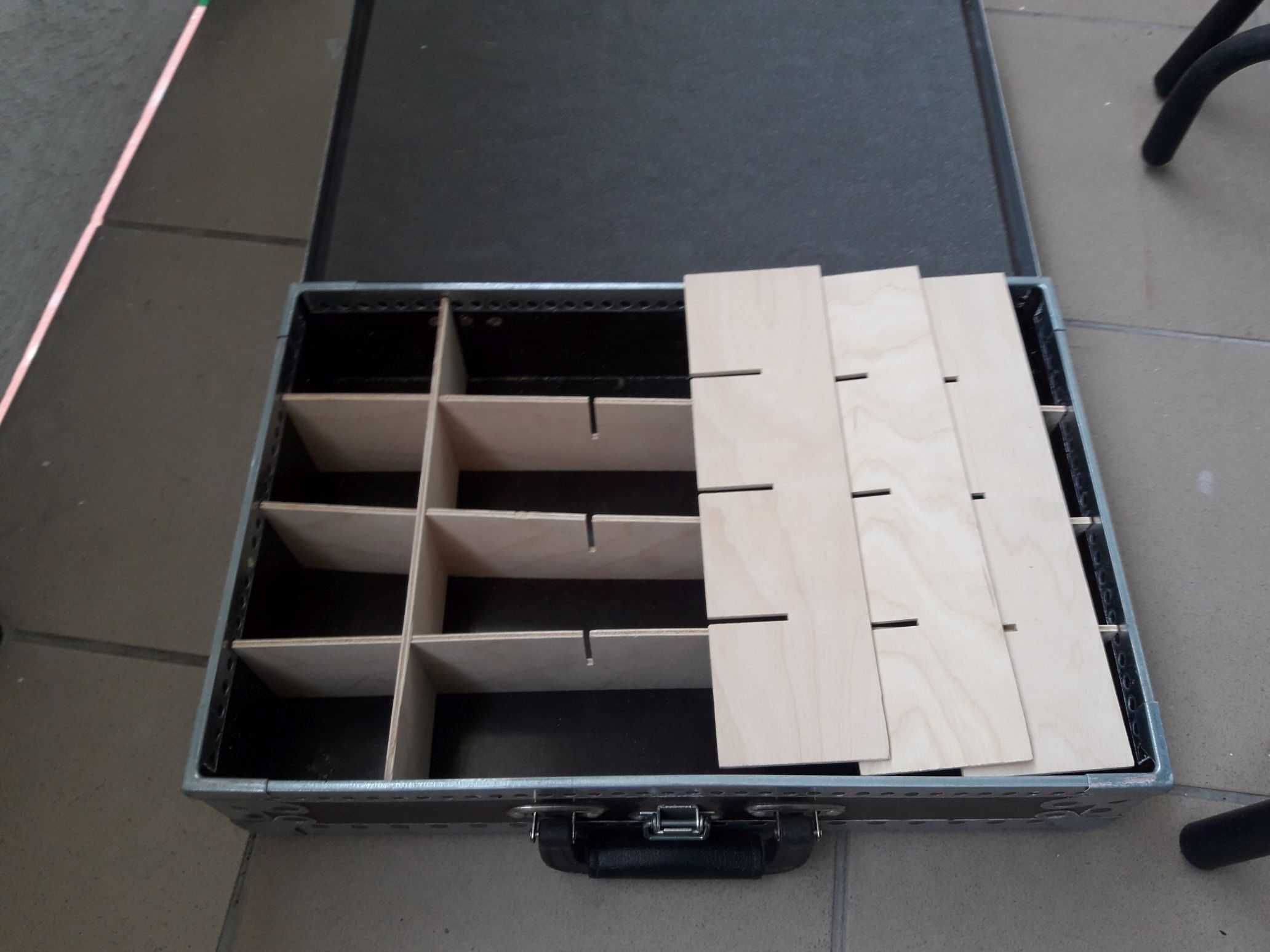 walizka kontener z przegródkami organizer Nefab