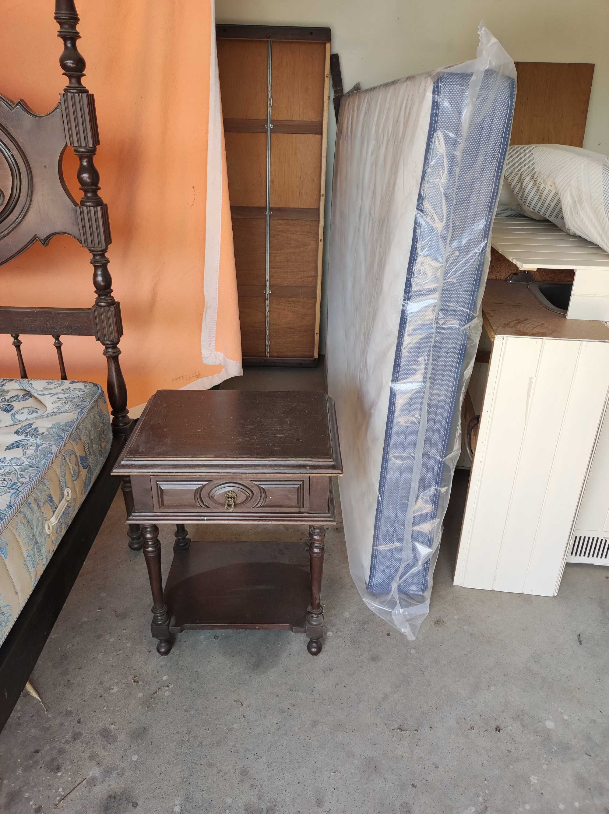 Cama + Colchão + Mesas Cabeceira + Cómoda