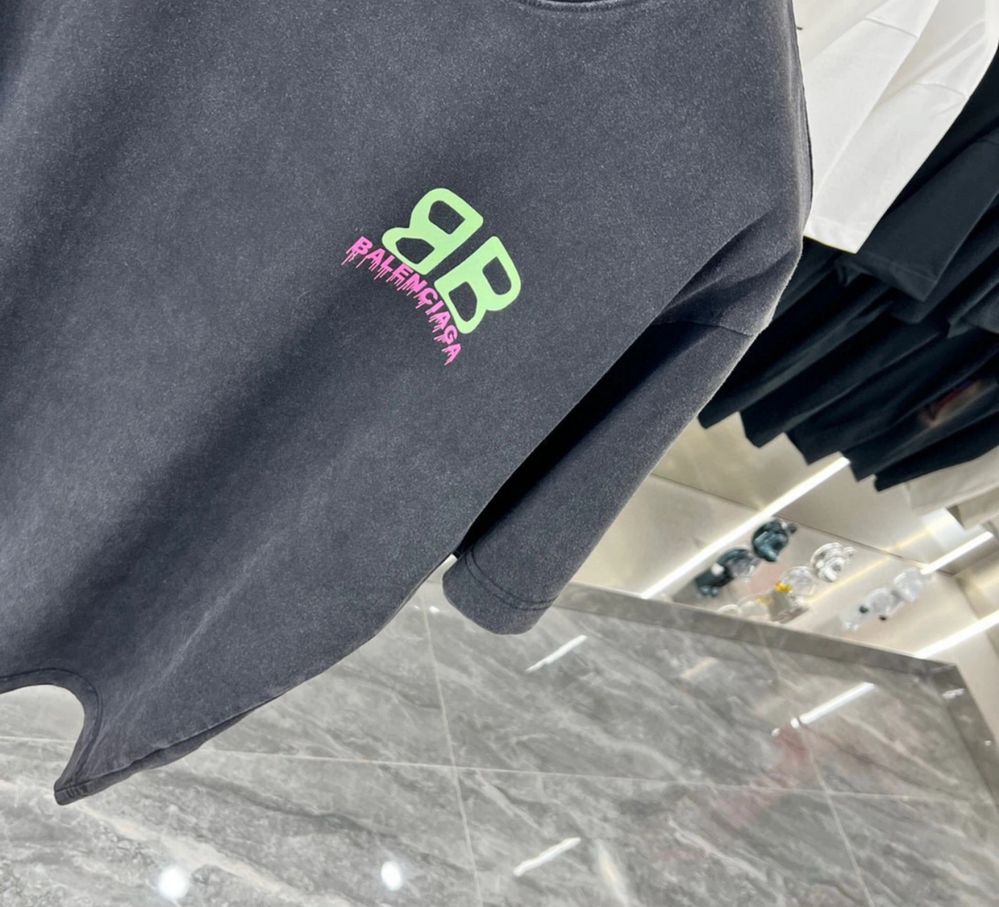 Футболка Жіноча футболка в стиле BALENCIAGA