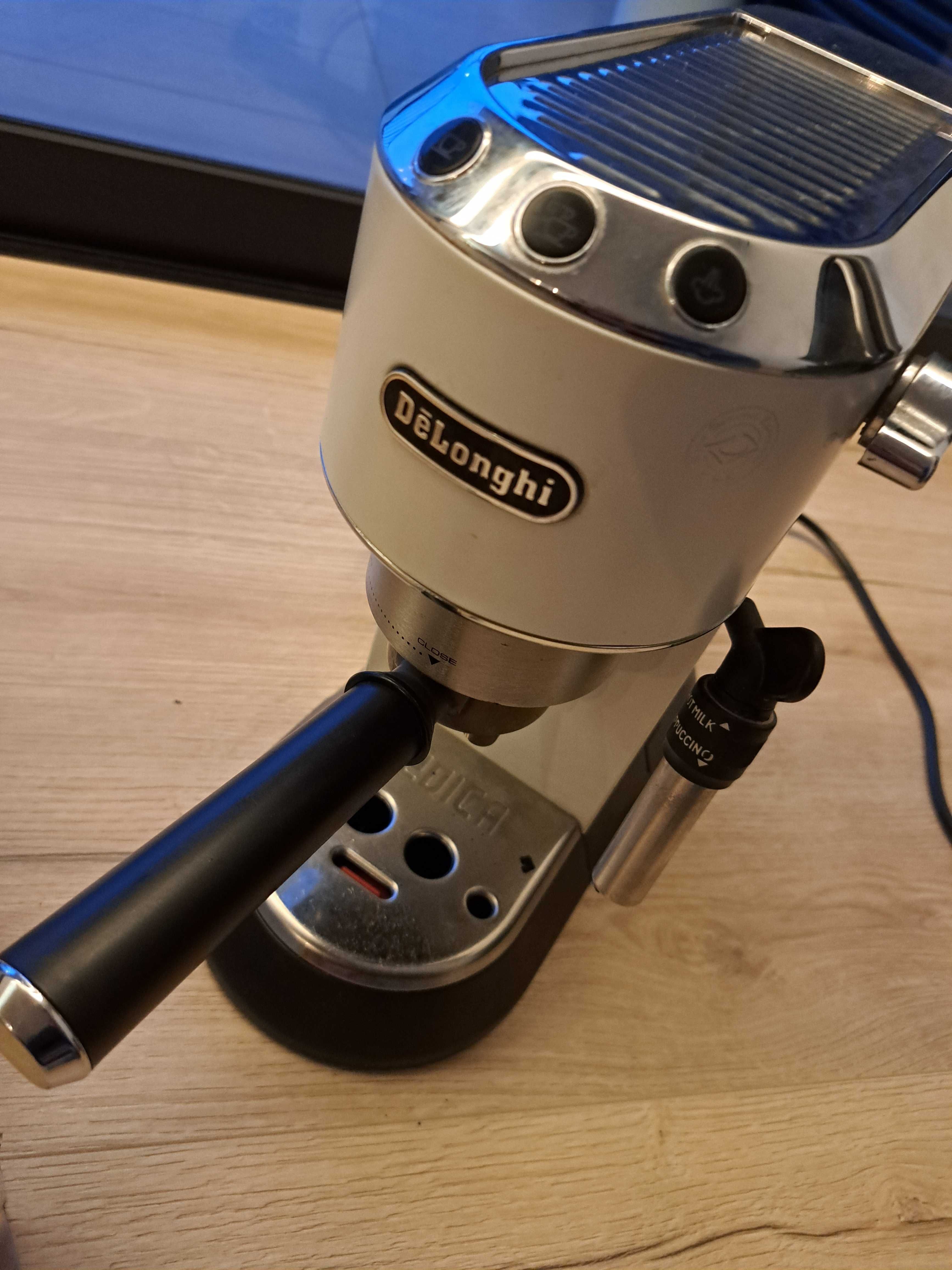 Delonghi maquina café Dedica em bom estado