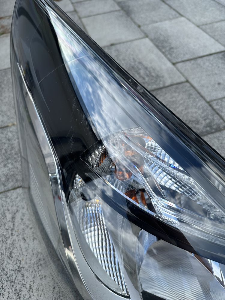 Prawa lampa renault trafic 2016