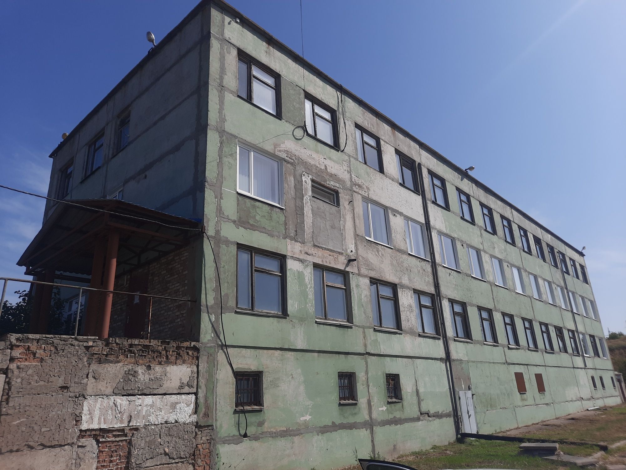 Продам или сдам в аренду админздание 3950м2
