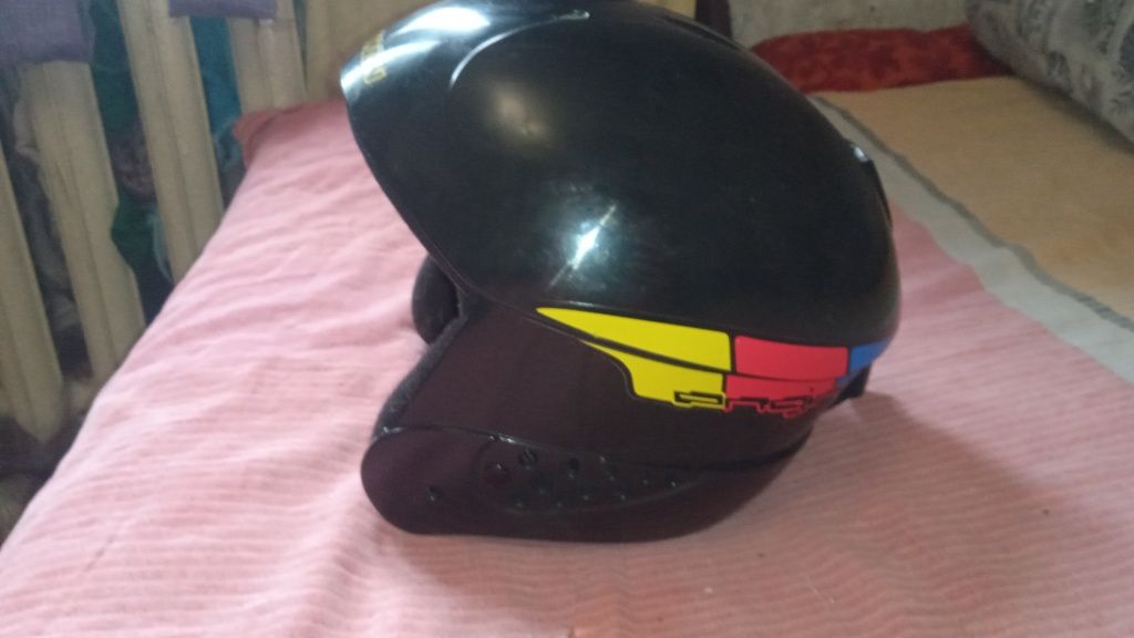 Продам шлем горнолыжный Salomon