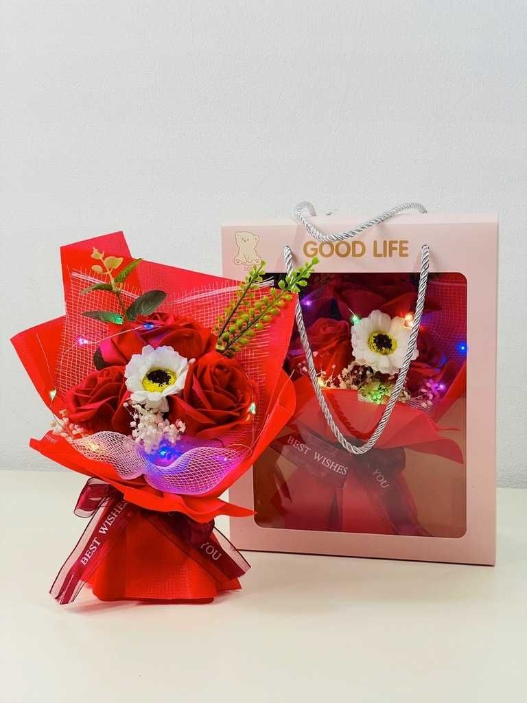 Flower box bukiet kwiatów mydlanych kwiaty a lampkami led na prezent