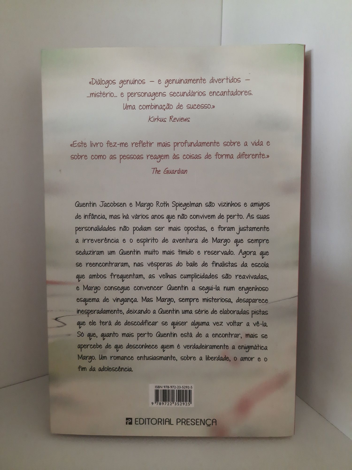 Livro "Cidades de papel" de John Green