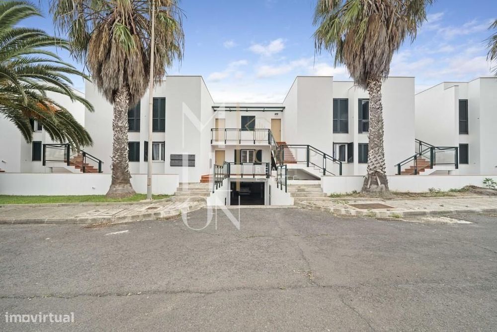 Oportunidade no Porto Santo! Apartamento T2 com Garagem e Arrecadação