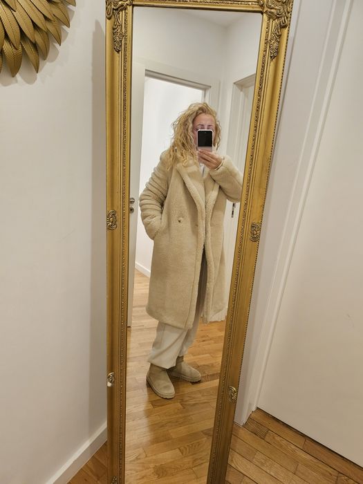 Casaco em pêlo, resistente á chuva!!! Muito quentinho