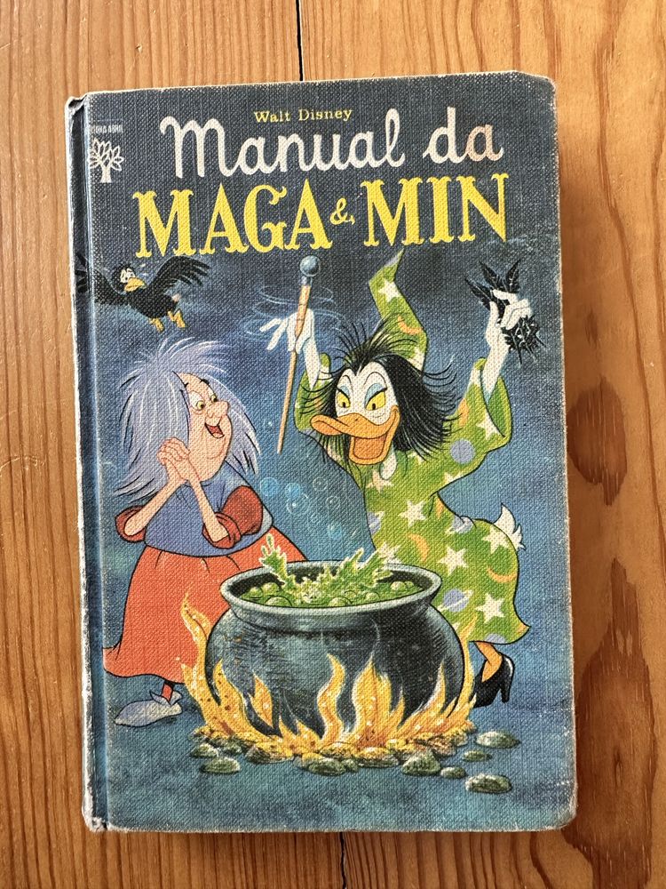 Livros antigos da disney , em estado muito bom, almanaques e outros