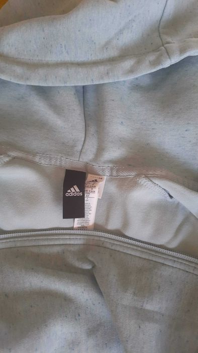 Casaco Adidas de mulher com capuz