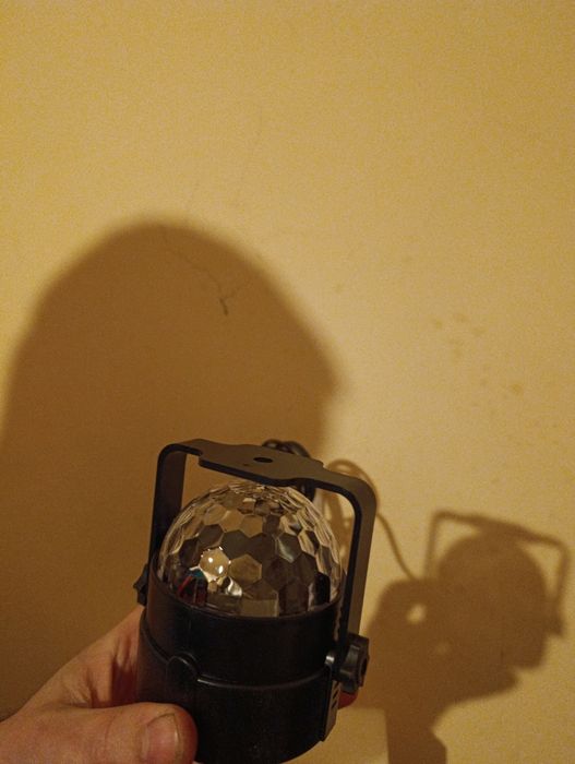 Dynamiczna Mini Lampa Dyskotekowa LED RGB z Pilotem - Idealna na Impre