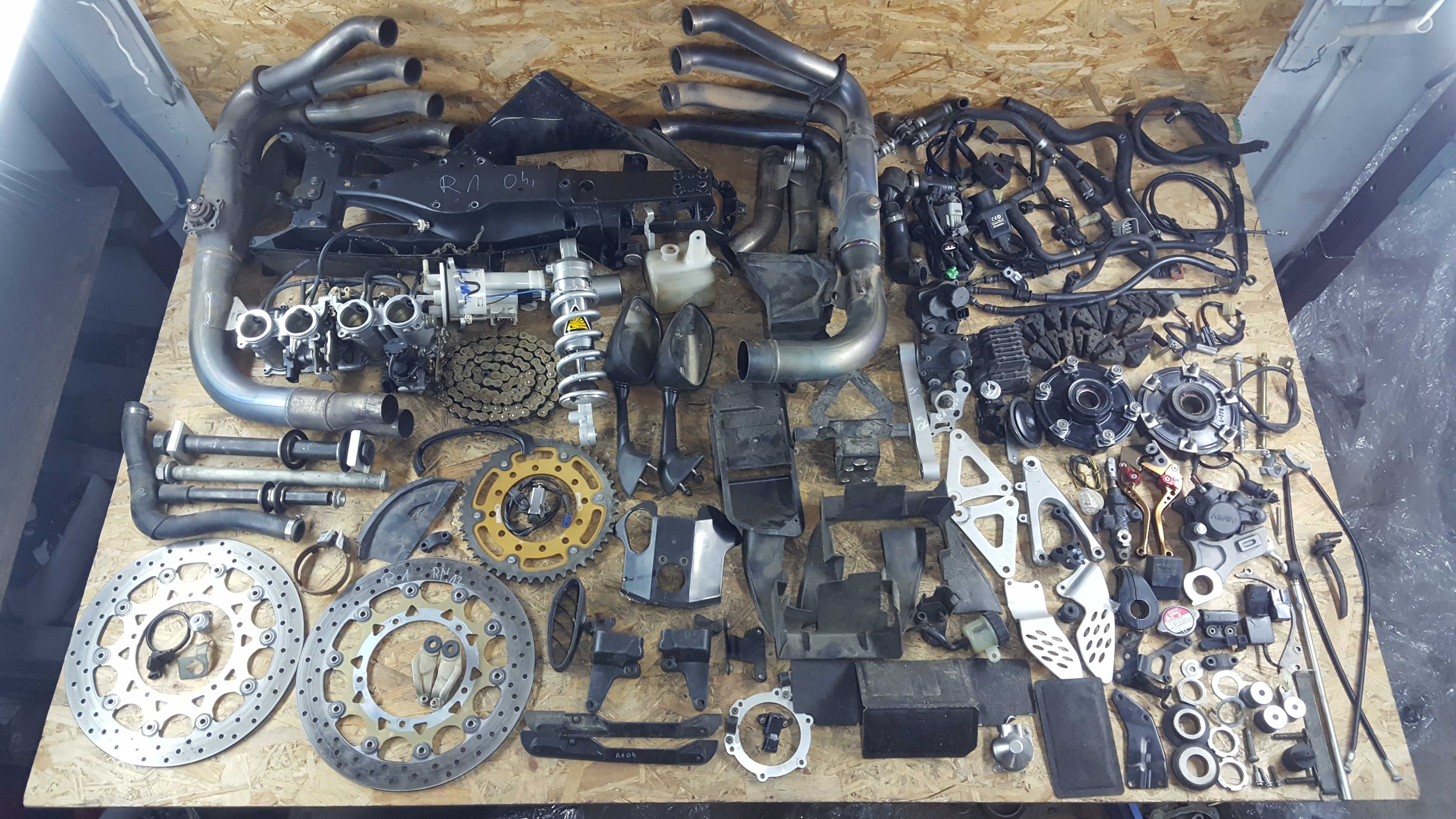 Yamaha Yzf R1 rn12 Tarcza szyba kolektor owiewka wypelnienie os