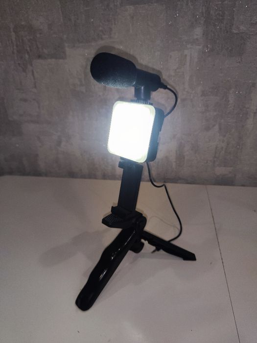 Набір блогера: штатив, трипод, тримач для телефона з підсвічуванням і