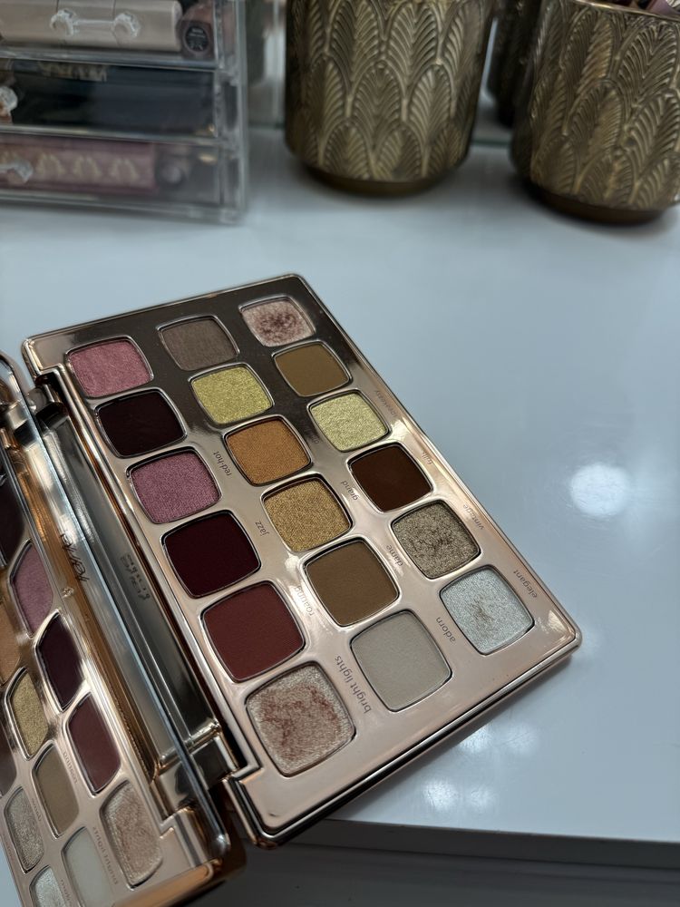 Paleta z cieniami do oczu gilded marki tarte