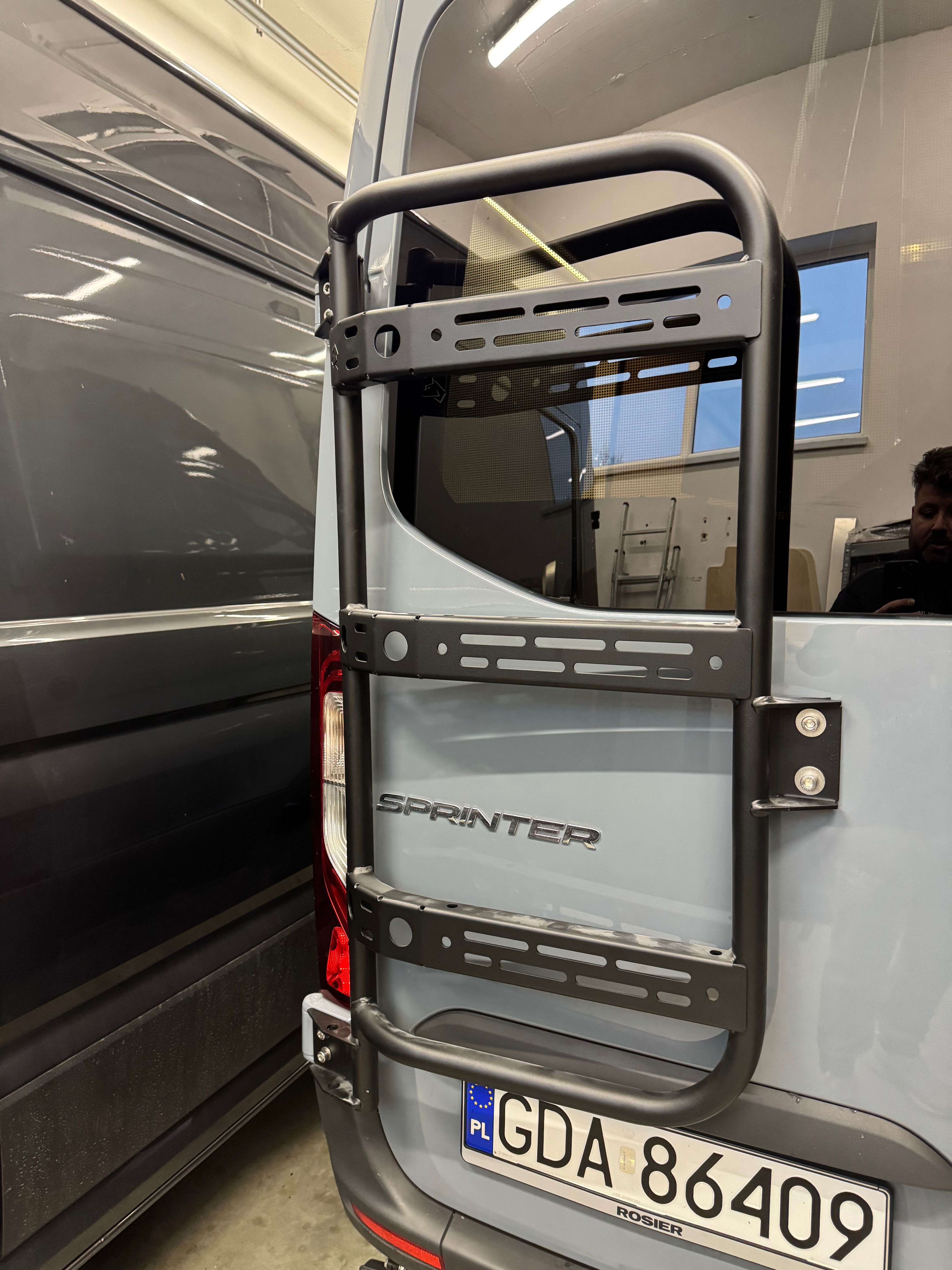 Uchwyt Lewej klapy, zapasu, Drabinka Sprinter 906