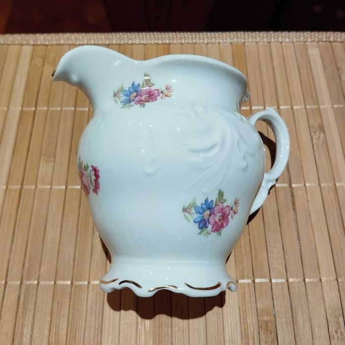 Dzbanuszek na mleko mlecznik porcelana Wałbrzych