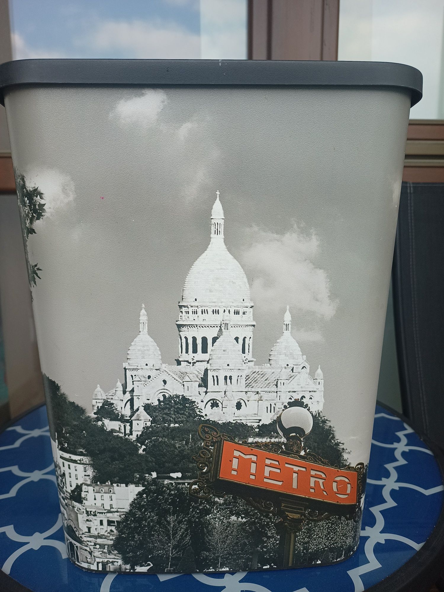 Kosz na śmieci Paryż
