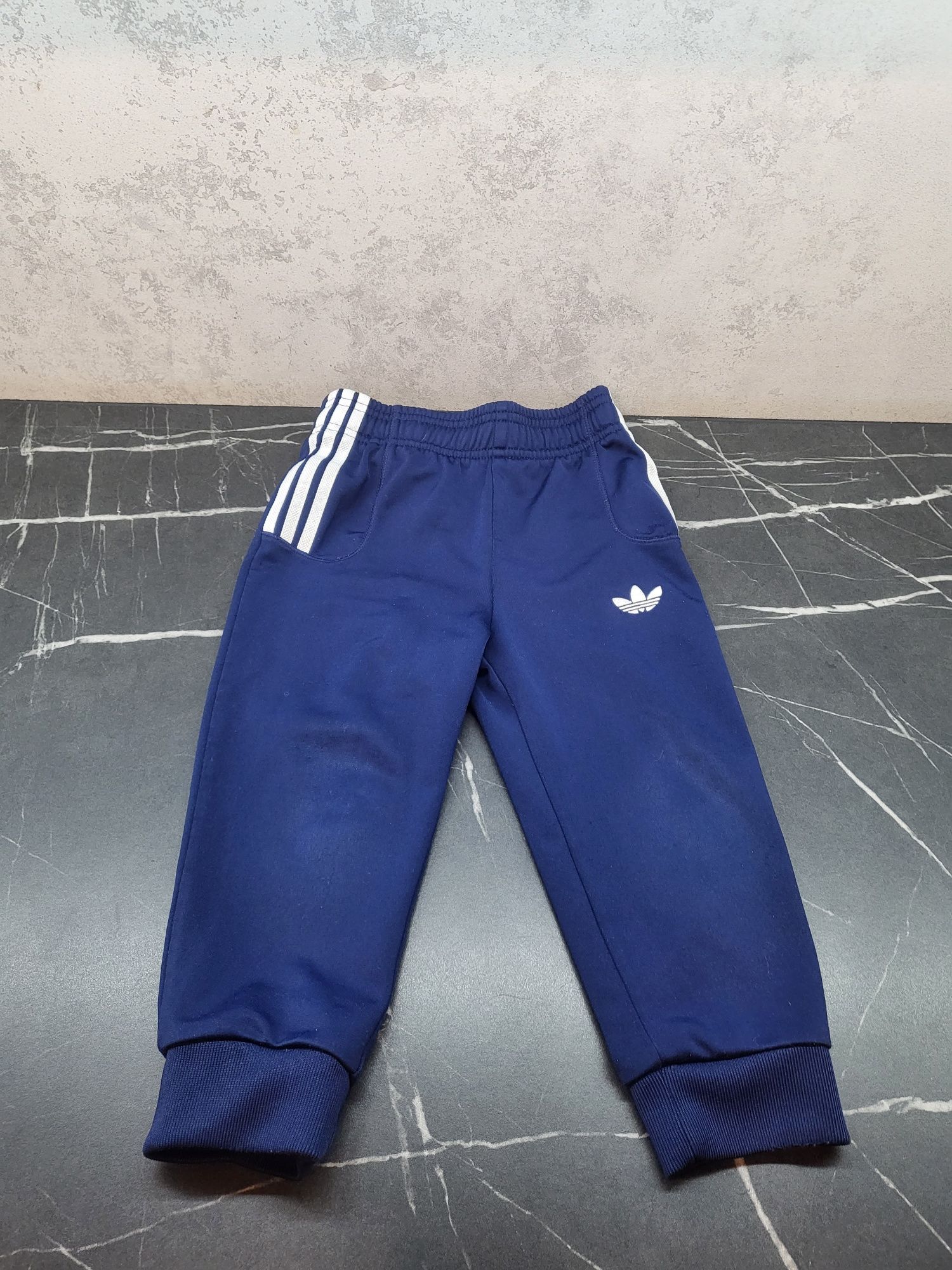 Spodnie adidas 92