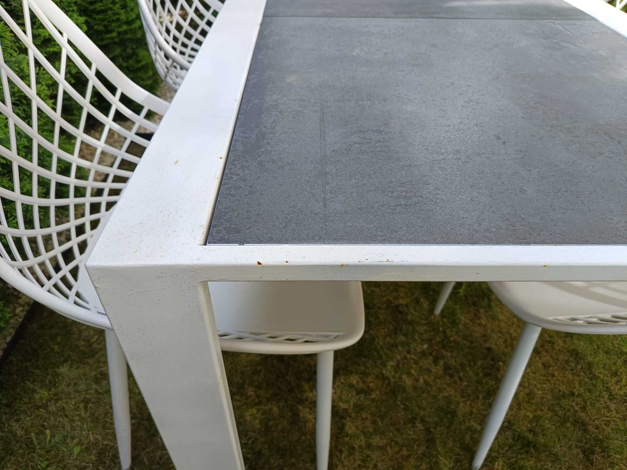 Zestaw Mebli Ogrodowych – Stół z Ceramicznym Blatem + 4 Krzesła