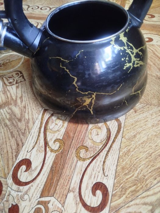 Czajnik z gwizdkiem czarny