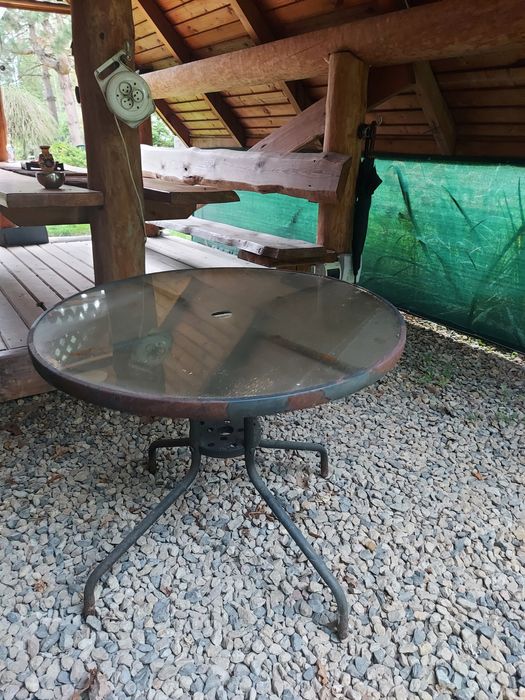 Szklano metalowy stolik ogrodowy