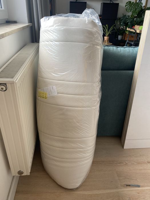 Łóżko podwójne IKEA ASKVOLL 160 cm szer. białe z dnem i materacem.