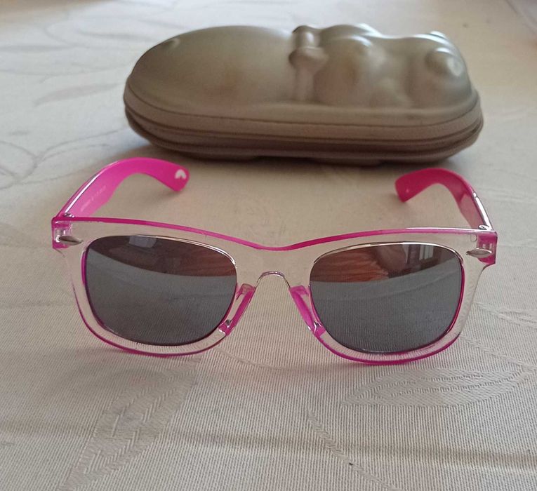 Óculos de sol de criança rosa com caixa