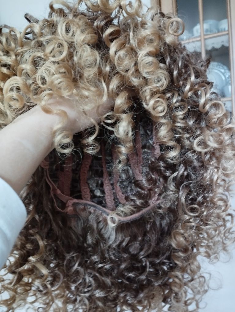 Fantastyczna peruka. Loczki/afro. Naturalny look.