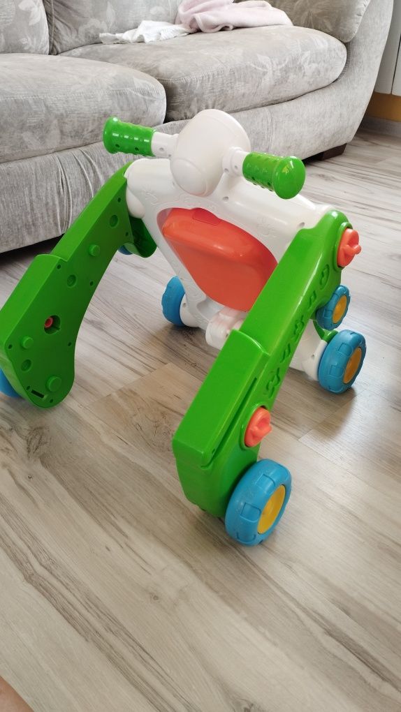 Jeździk pchacz, gra i świeci