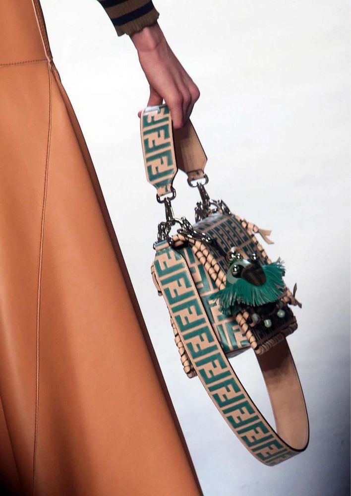 Fendi оригінал Італія шкіряний широкий наплічний ремінь на сумку