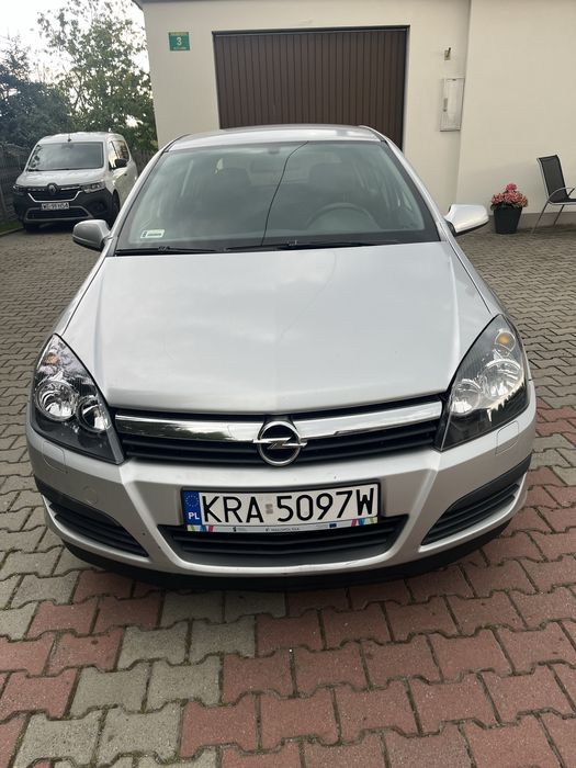 Opel Astra H (3) 1,6 benzyna
