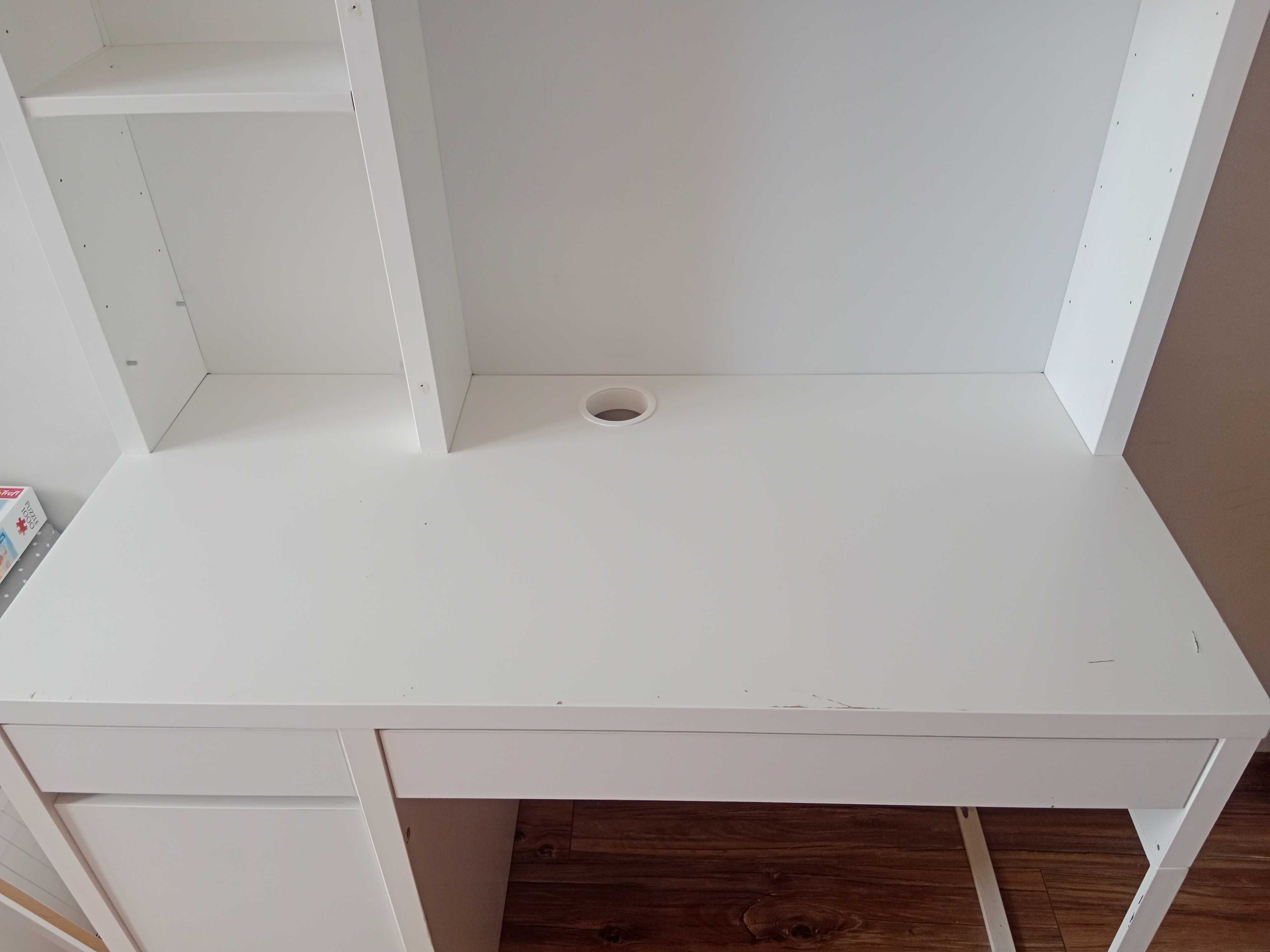 biurko plus krzesło Ikea