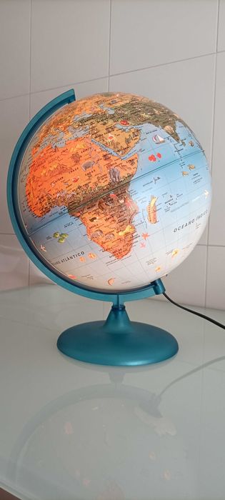 Globo terrestre infantil com luz