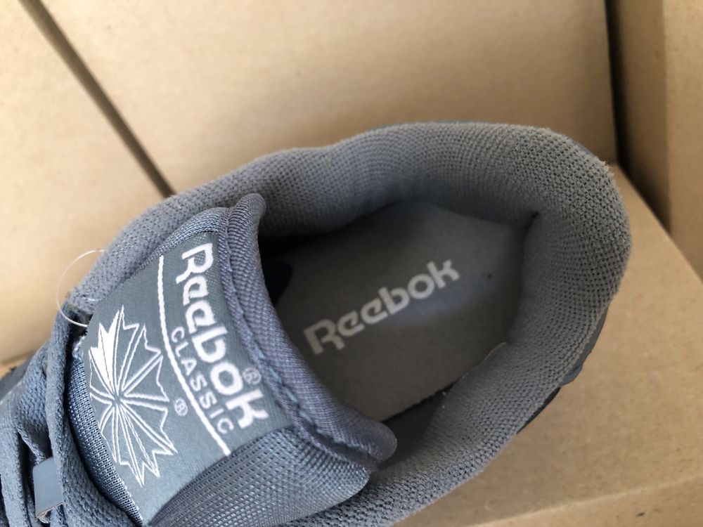 Продам женские  кросовки Reebok