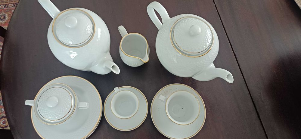 8 chávenas de café, com pires, "Royal China"