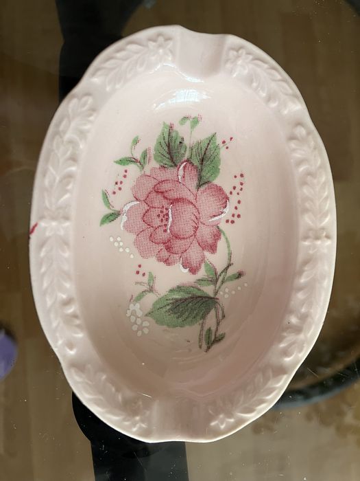 Popielniczka z rozowego porcelitu vintage