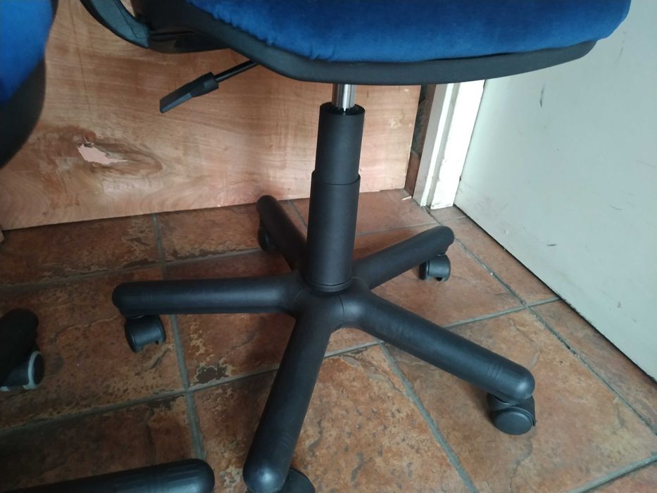 компьютерное офисное кресло новая велюровая обивка