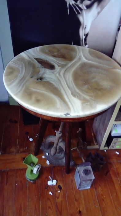 Mesa Pés Agulha Madeira, Tampo efeito marmoreado Vintage Retro Redonda