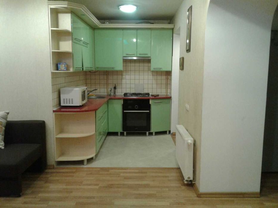 Розкішна студія. Центр. Житній ринок, вул. Лятошинського. Документи