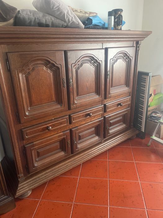 Vendo móvel aparador em madeira maciça