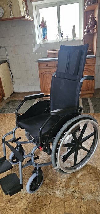 Cadeira de rodas nova