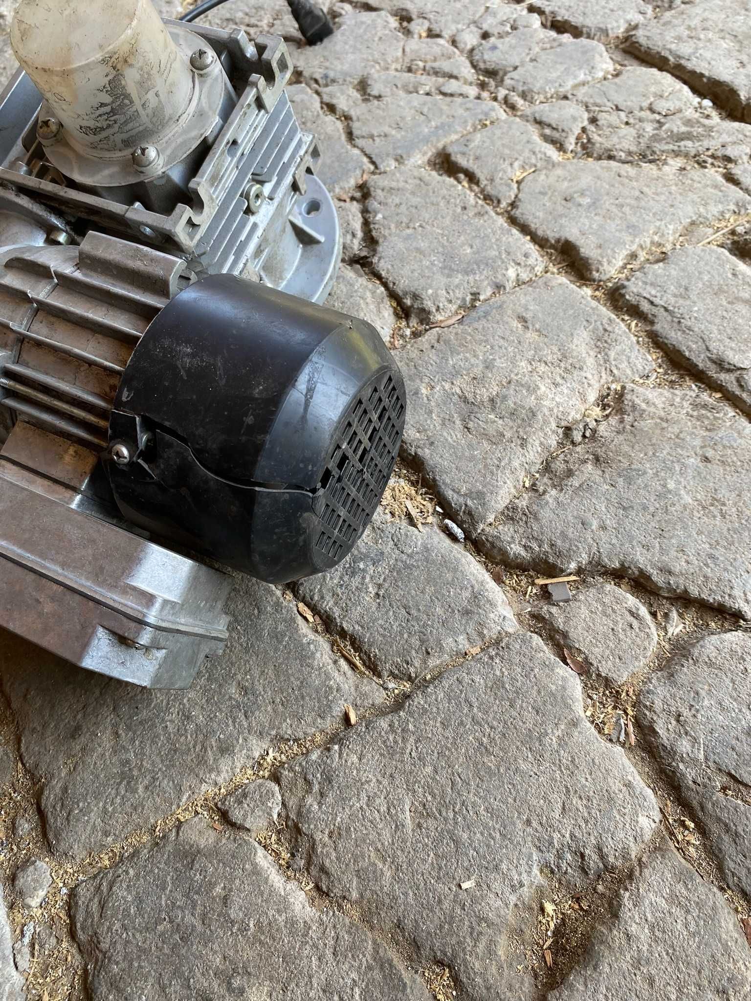 Silnik besel 0 09 kw semkh z motoreduktorem do podajnika kotła
