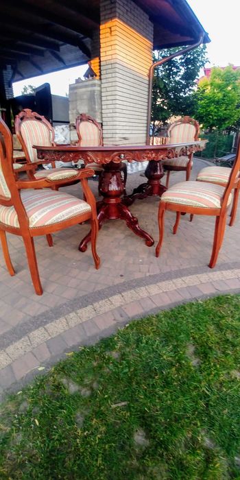 Stół +sześć krzeseł w stylu barokowym