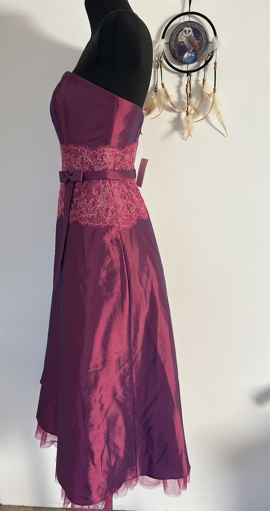 Balowa sukienka w kolorze fuksji rozkloszowana długa rozkloszowana s/m