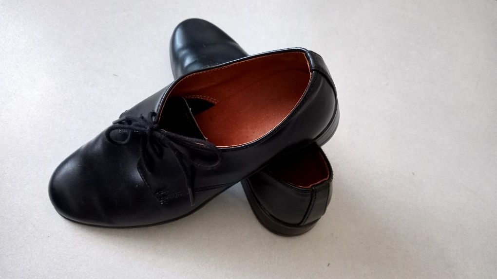 Buty czarne chłopięce r. 32