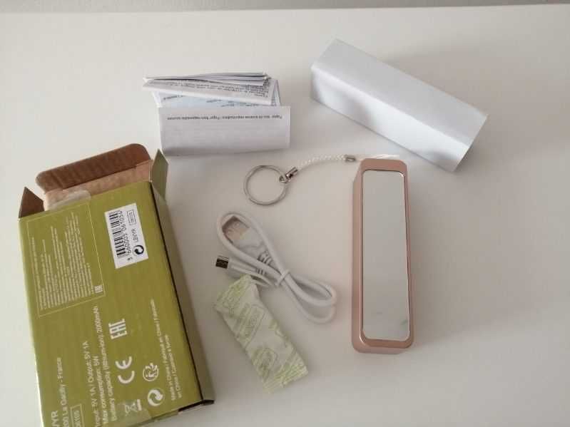 Bateria zewnętrzna (powerbank) z lusterkiem